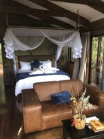 Premium bedding, in-room safe, individually decorated