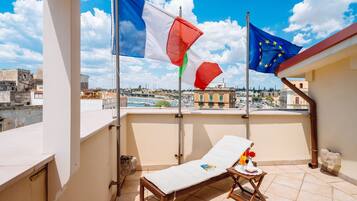 Frette Italian sheets, premium bedding, minibar, in-room safe