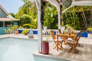 Frühstück, Mittagessen, Abendessen, lokale Küche