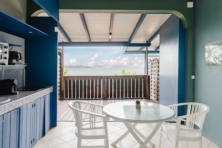 Double Room, 1 King Bed, Non Smoking, Sea View | Private kitchen | Fridge, microwave, espresso maker, electric kettle