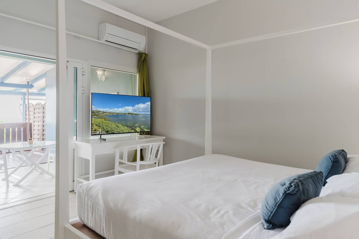 1 bedroom, premium bedding, in-room safe, desk