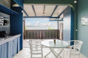 Doppelzimmer, 1 King-Bett, Nichtraucher, Meerblick | Terrasse/Patio
