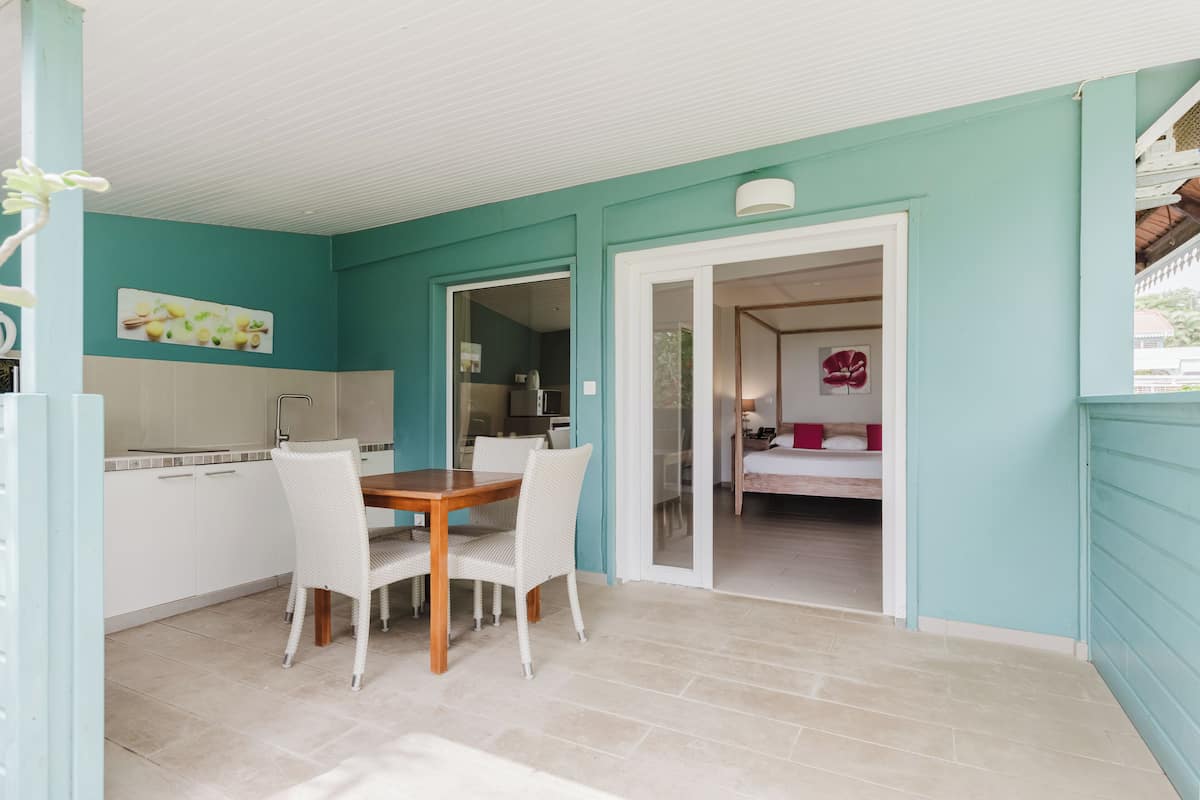 Double Room, 1 Queen Bed, Non Smoking, Sea View | 1 bedroom, premium bedding, in-room safe, desk