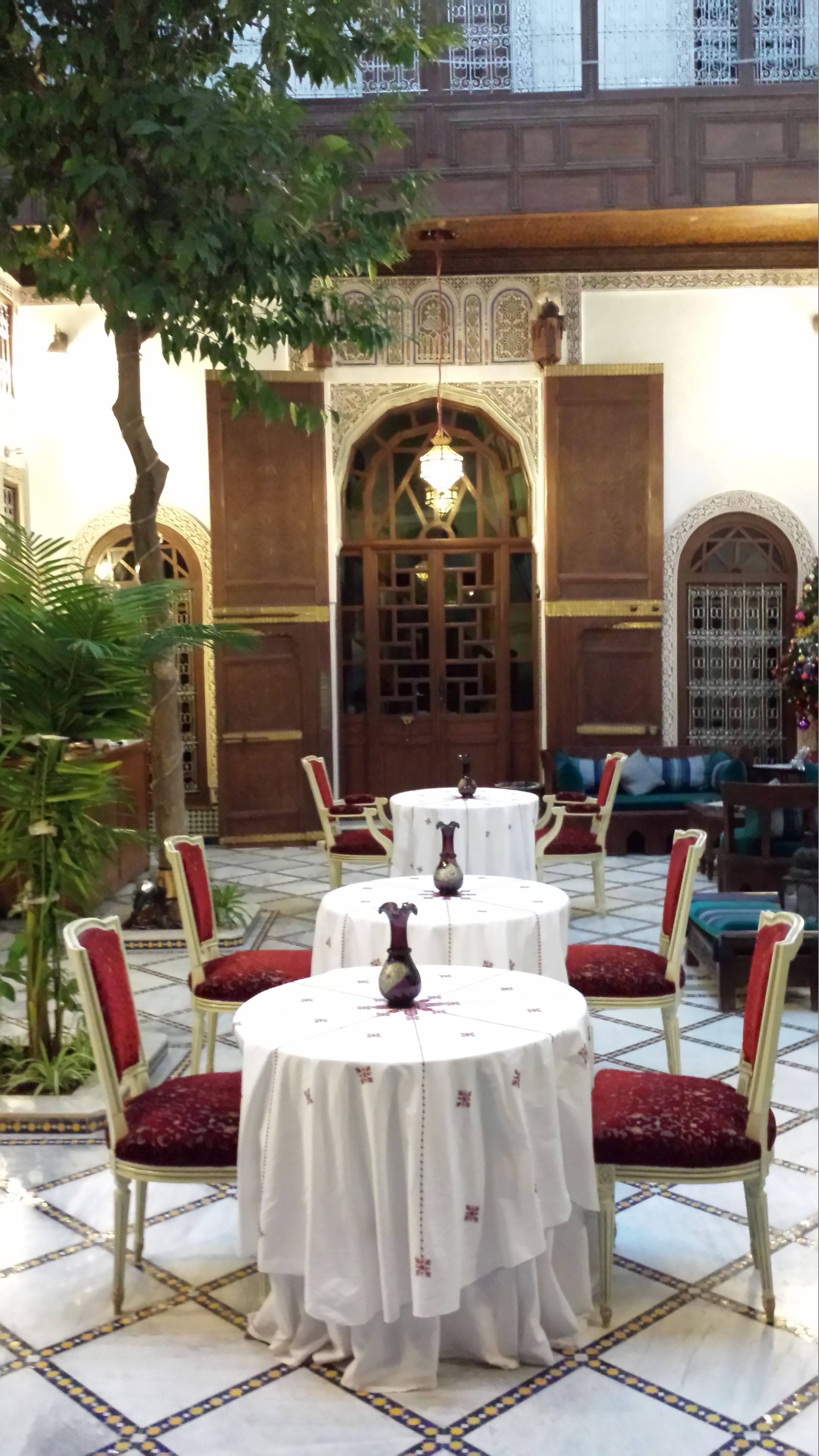تناول الطعام بالخارج