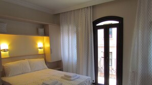 Premium bedding, free minibar items, in-room safe, blackout curtains - Hotel Promise (Istanbul)