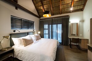 Premium bedding, in-room safe, desk, laptop workspace
