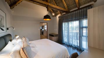 1 bedroom, premium bedding, in-room safe, desk