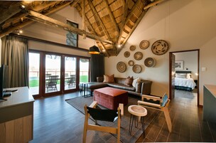 Premium bedding, in-room safe, desk, laptop workspace