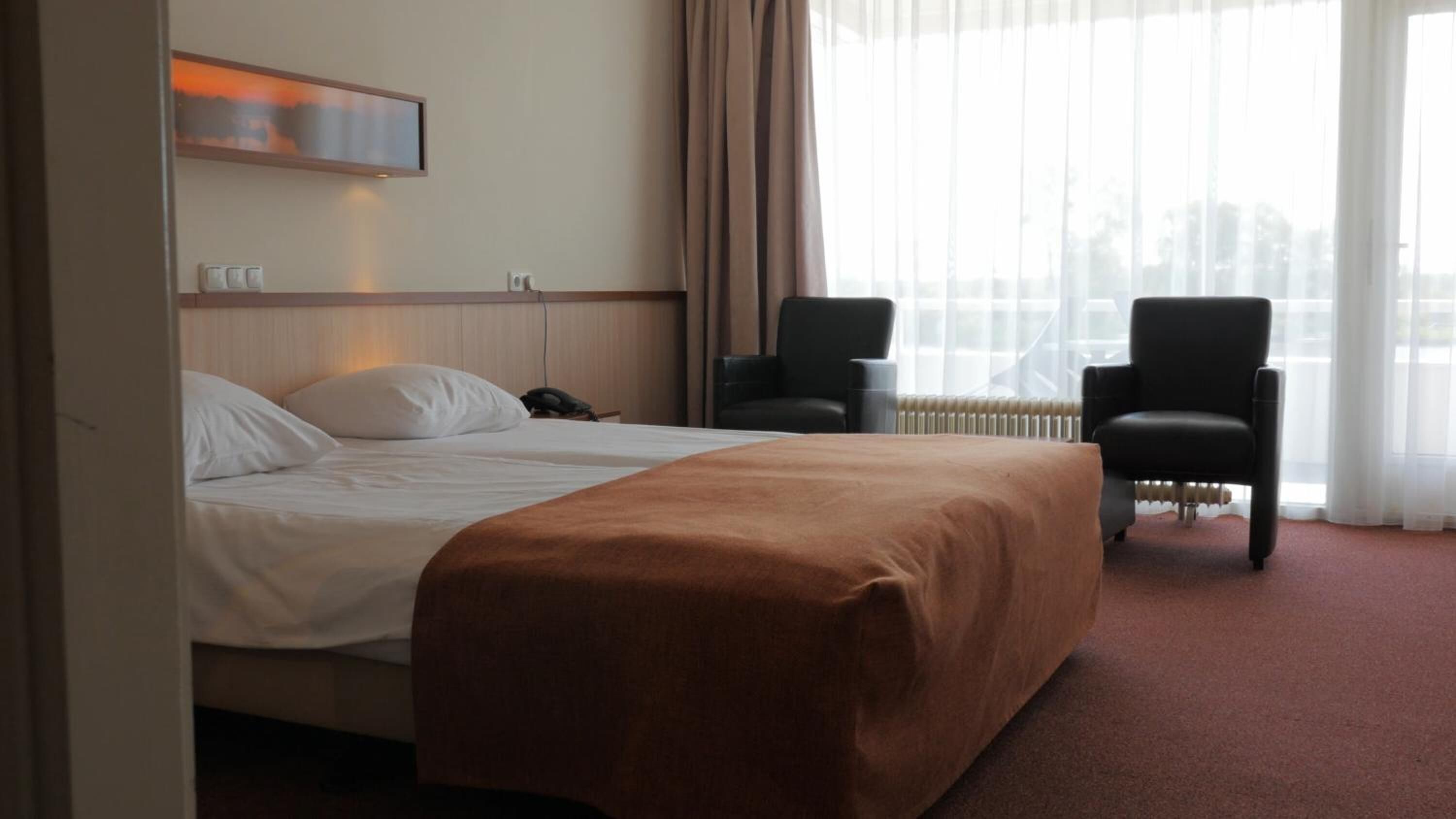 1 bedroom, desk, blackout curtains, cots/infant beds