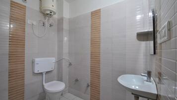 Shower, free toiletries, towels
