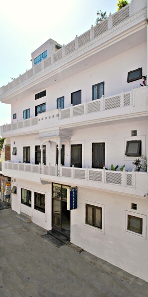 Front of property - Hotel Satkar (Jaipur)