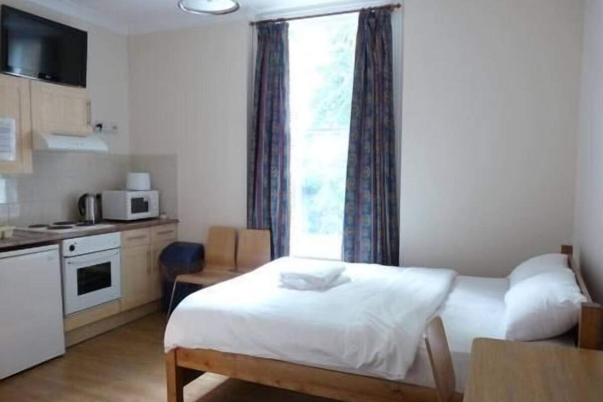 Double Room, Ensuite | Iron/ironing board