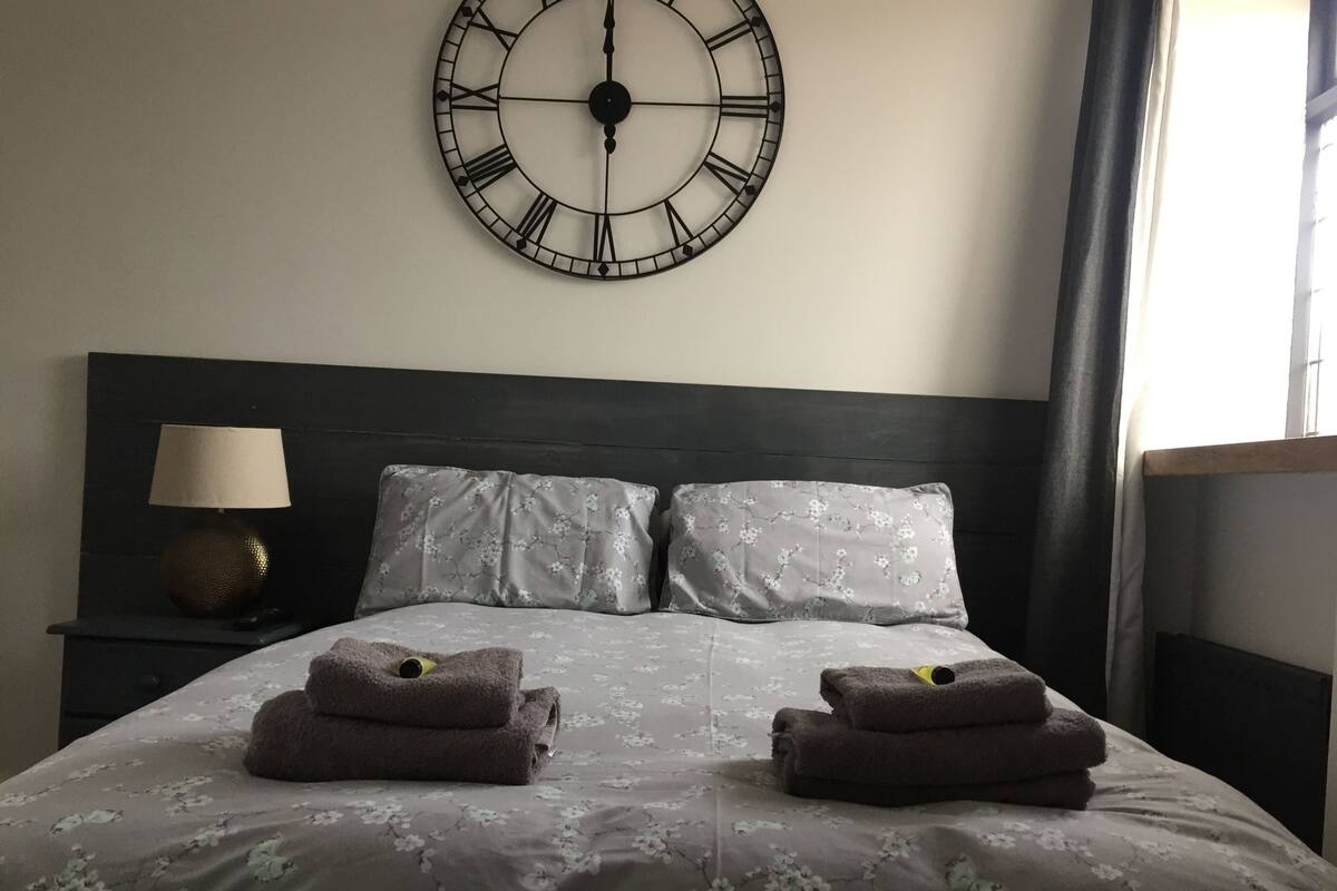 Standard Double Room, Ensuite (with Shower, Street View)
