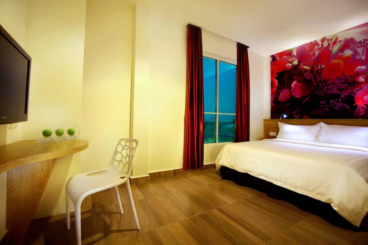 In-room safe, desk, soundproofing, free WiFi