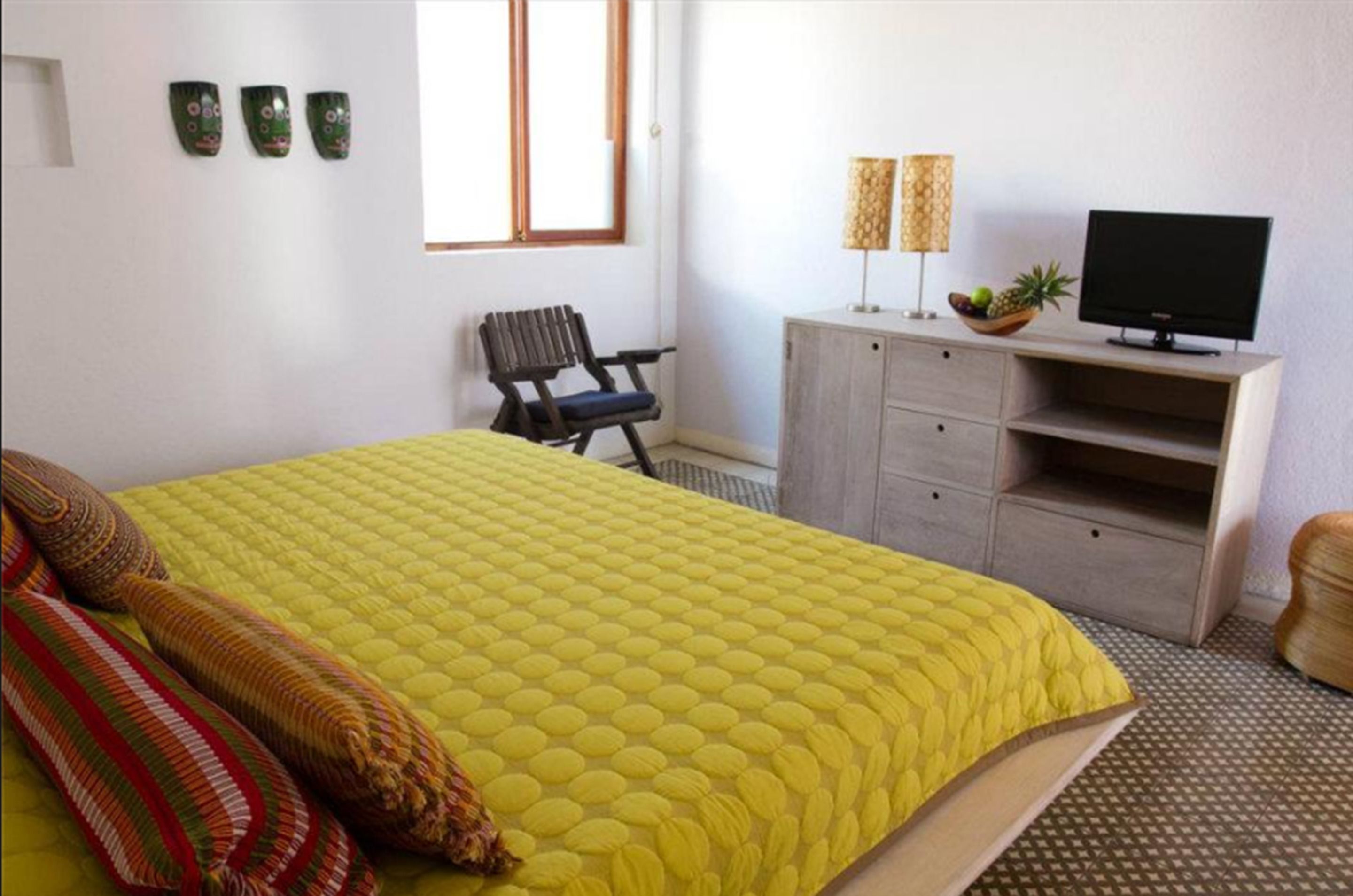 standard room, 1 king bed | hypo-allergenic bedding, down duvets, pillow-top beds, in-room safe