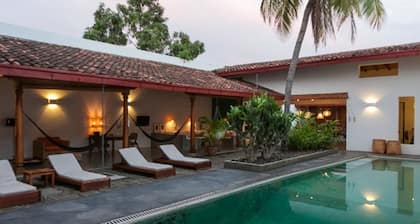 Los Patios Hotel
