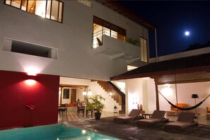 Outdoor pool - Los Patios Hotel (Granada)