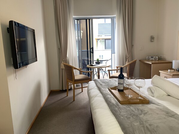 Habitació Deluxe | Caixa forta a l'habitació, escriptori i habitacions insonoritzades 