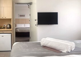 Standard Room, Connecting Rooms | In-room safe, desk, soundproofing, iron/ironing board