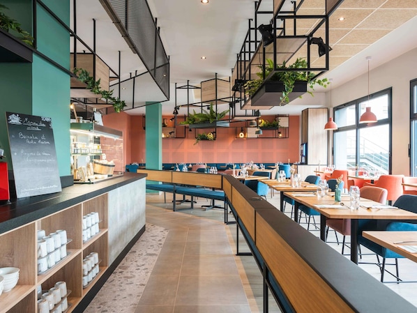 Breakfast, lunch, dinner served; French cuisine