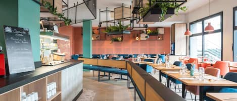 Breakfast, lunch, dinner served; French cuisine