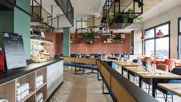 Café da manhã, almoço e jantar; culinária francesa