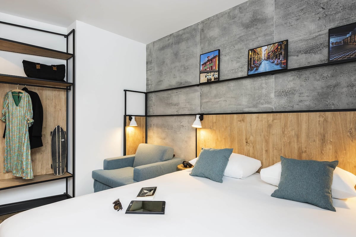 Chambre Double Premium | Literie de qualité supérieure, bureau, rideaux occultants