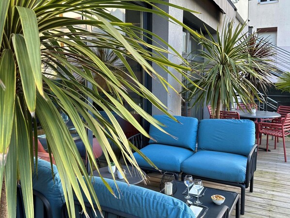 Breakfast, lunch, dinner served; French cuisine  - ibis Lyon Sud Oullins (Oullins)