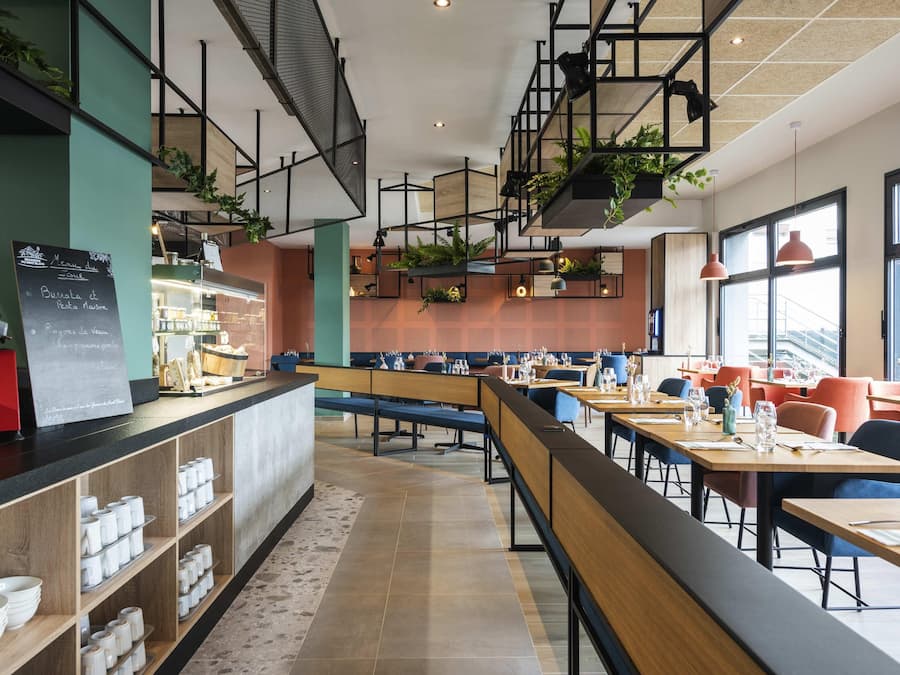 Breakfast, lunch, dinner served; French cuisine