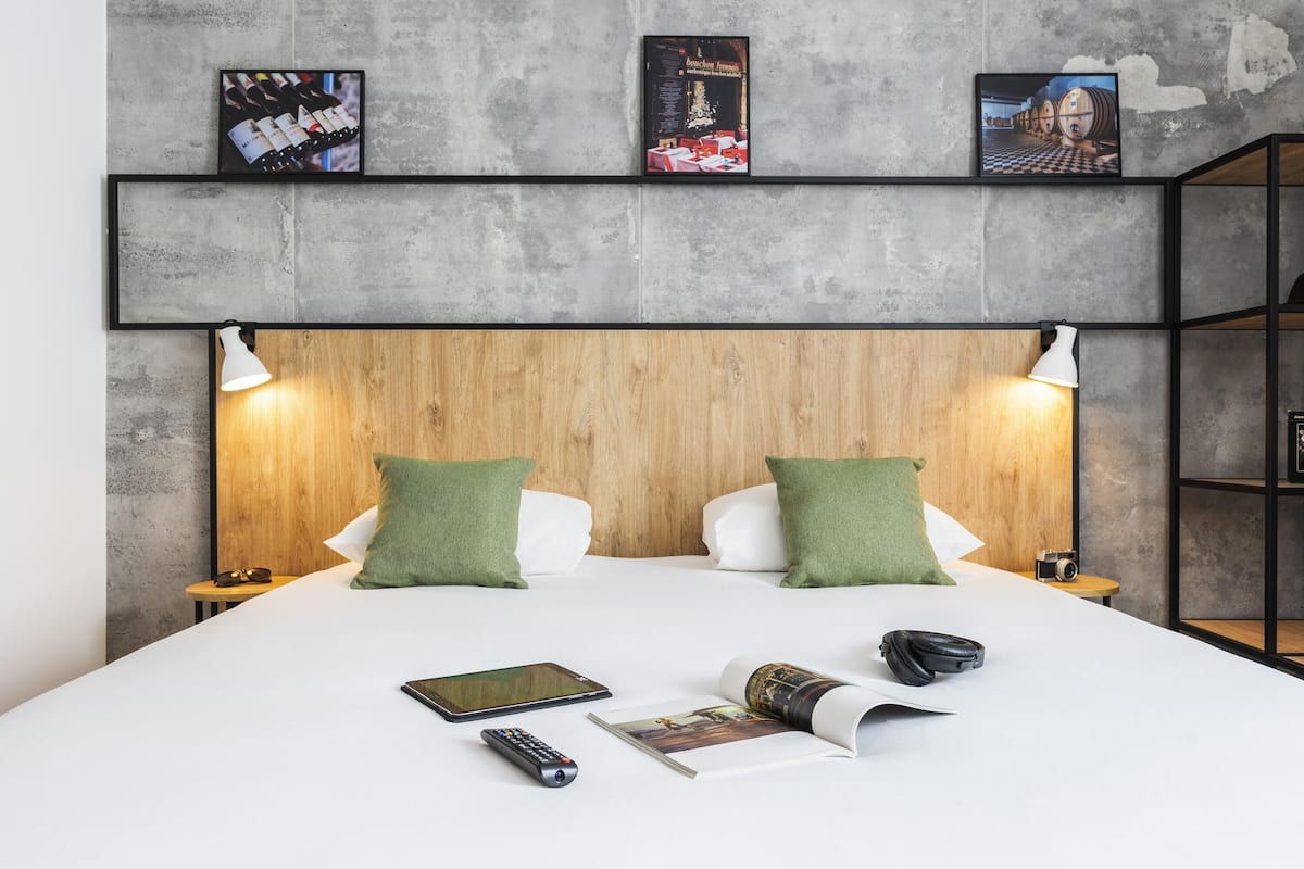 standard room, 1 double bed | premium bedding, desk, blackout curtains, soundproofing