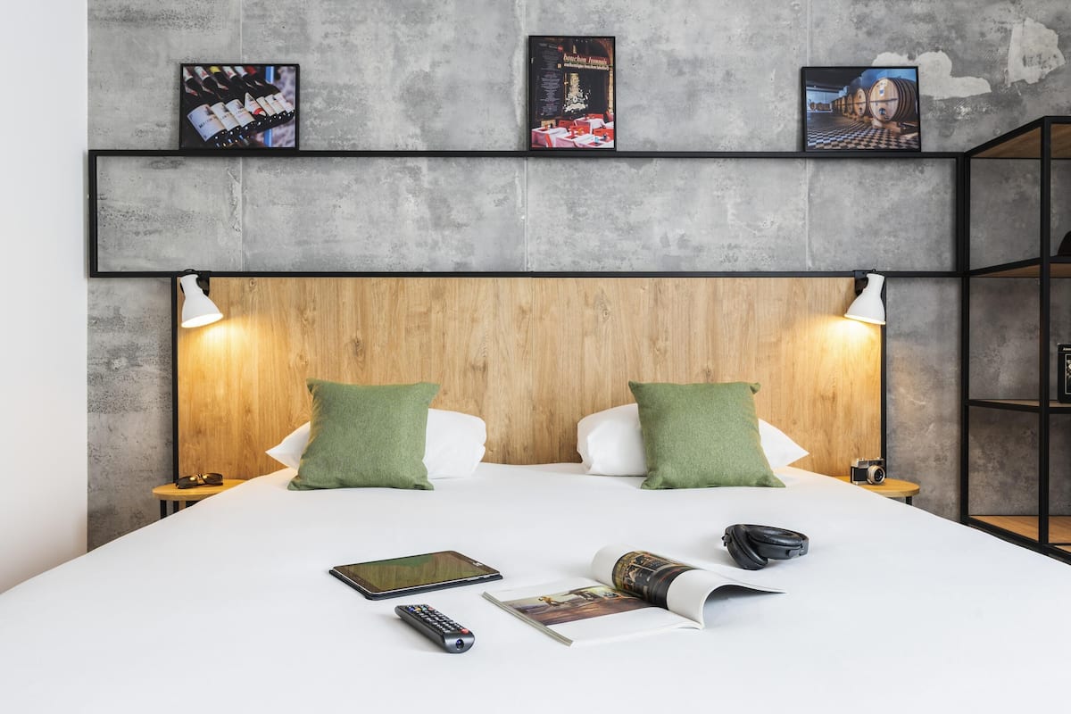 Premium bedding, desk, blackout drapes, soundproofing