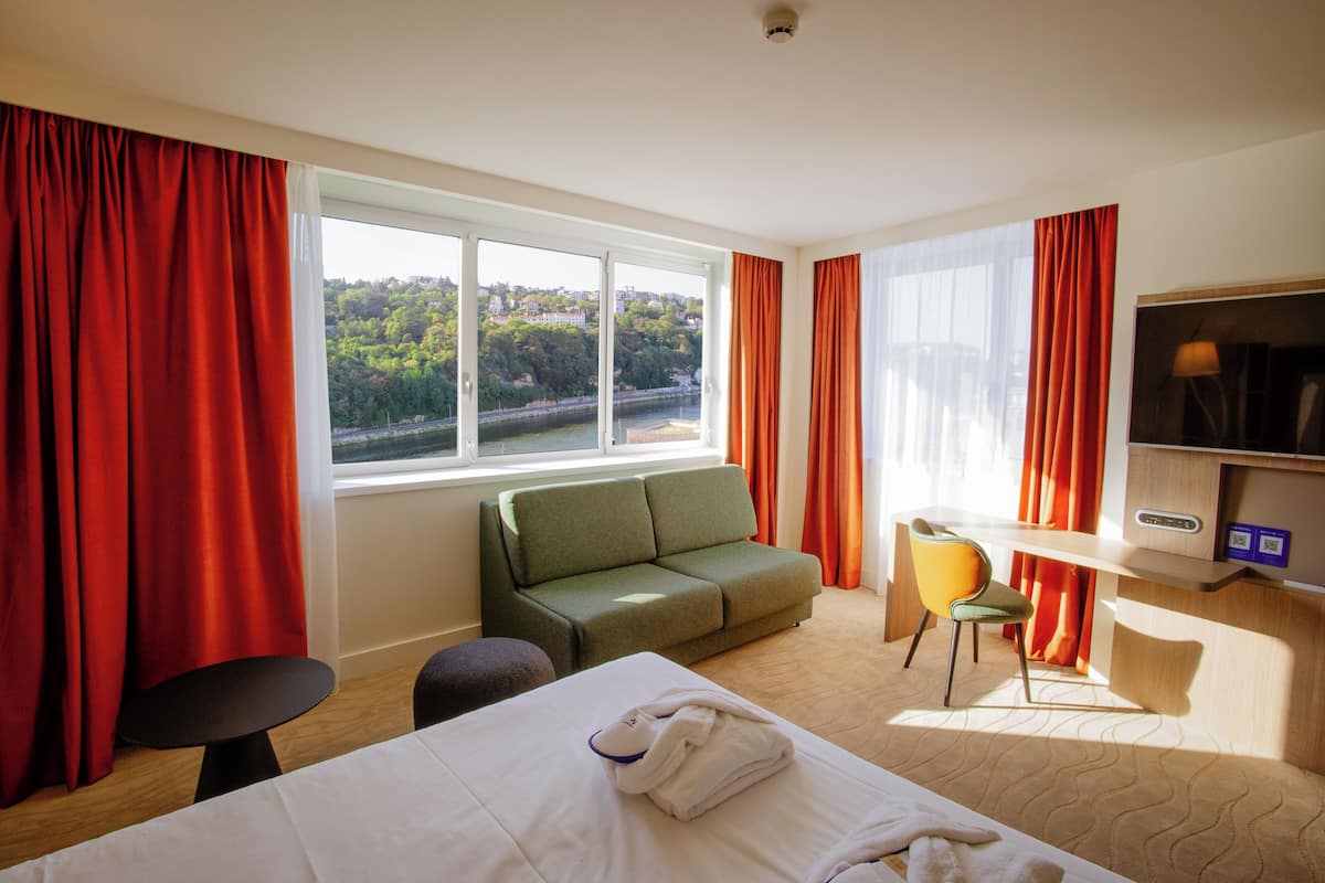 1 sovrum, sängtillbehör av högsta kvalitet och minibar