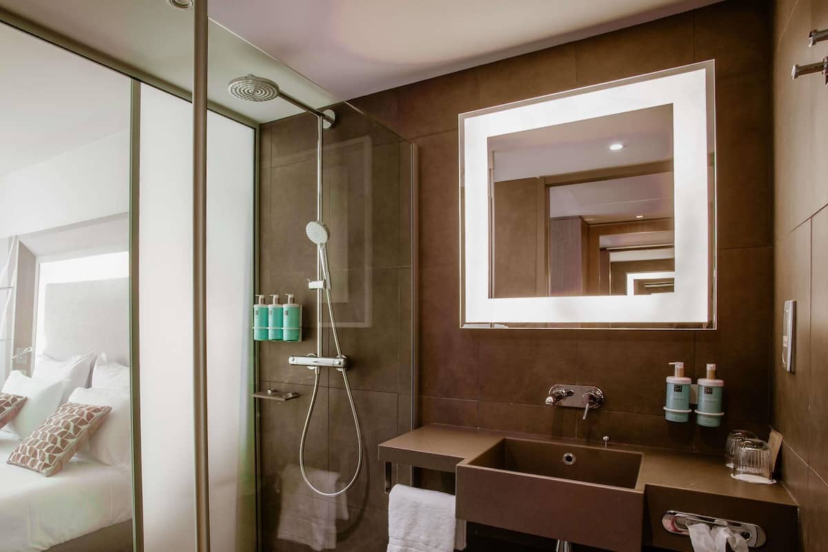 Chambre Exécutive, 1 lit double, vue fleuve | 1 chambre, literie de qualité supérieure, minibar