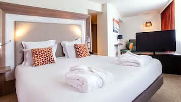 Suite, 1 cama de matrimonio (1 Double bed & 1 Double sofa) | 1 dormitorio, ropa de cama de alta calidad, minibar y caja fuerte