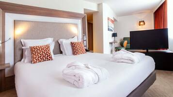 Suite, 1 Queen Bed (1 Double bed & 1 Double sofa) | 1 bedroom, premium bedding, minibar, in-room safe