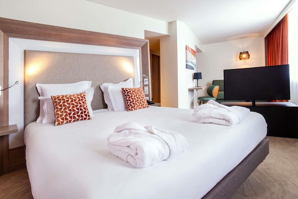 1 bedroom, premium bedding, minibar, in-room safe