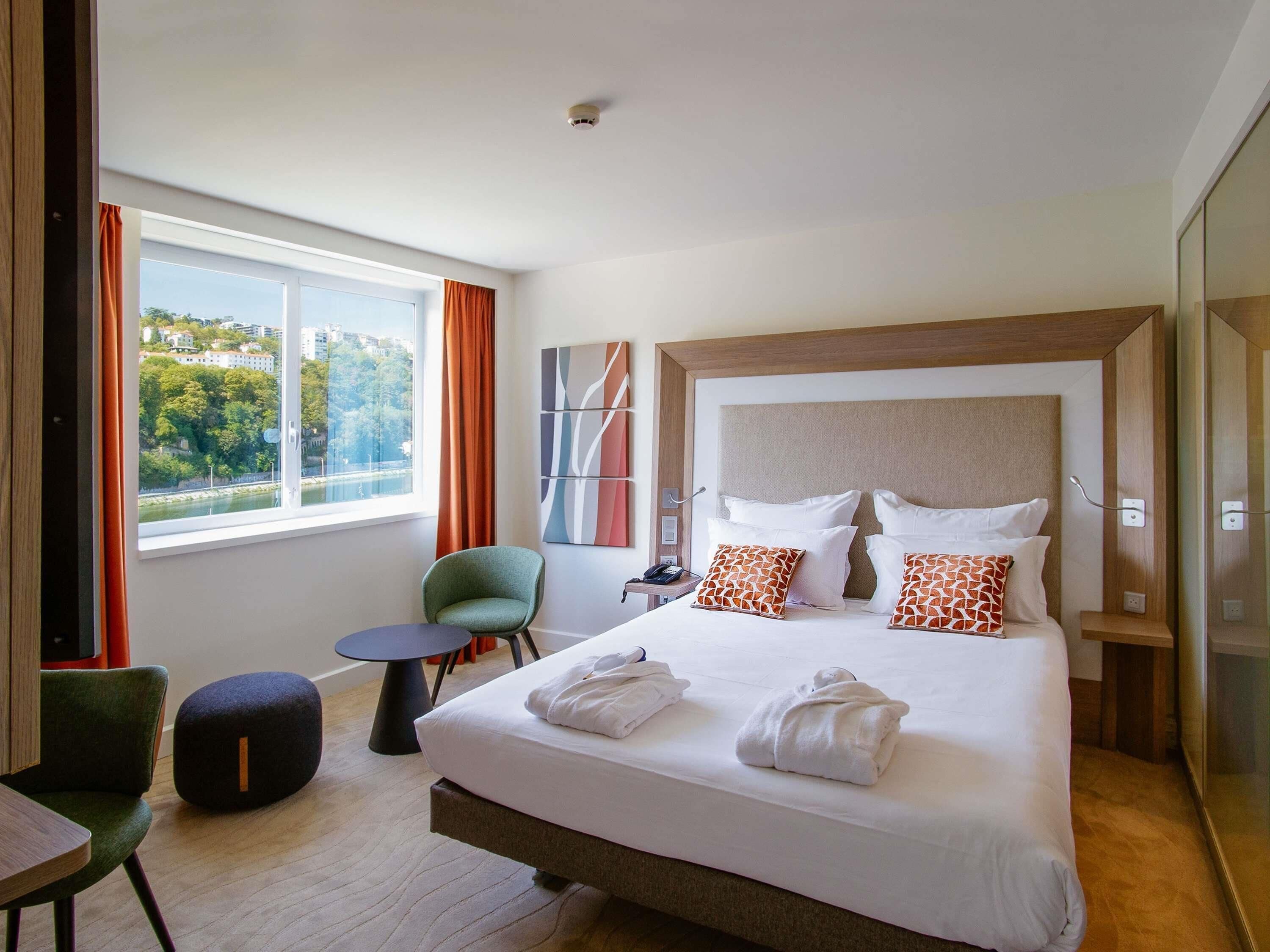 Habitación ejecutiva, 1 cama doble, vistas al río | 1 dormitorio, ropa de cama de alta calidad, minibar y caja fuerte