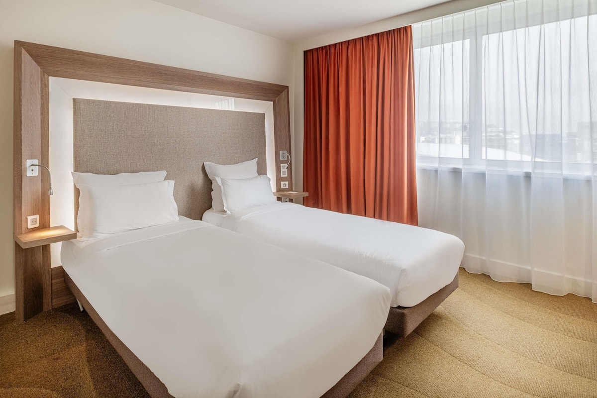 Habitación clásica con 2 camas individuales, 2 camas individuales | 1 dormitorio, ropa de cama de alta calidad, minibar y caja fuerte