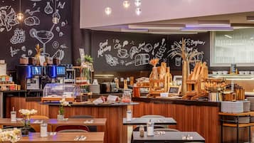 Café da manhã com buffet diário (EUR 20.00 por pessoa)