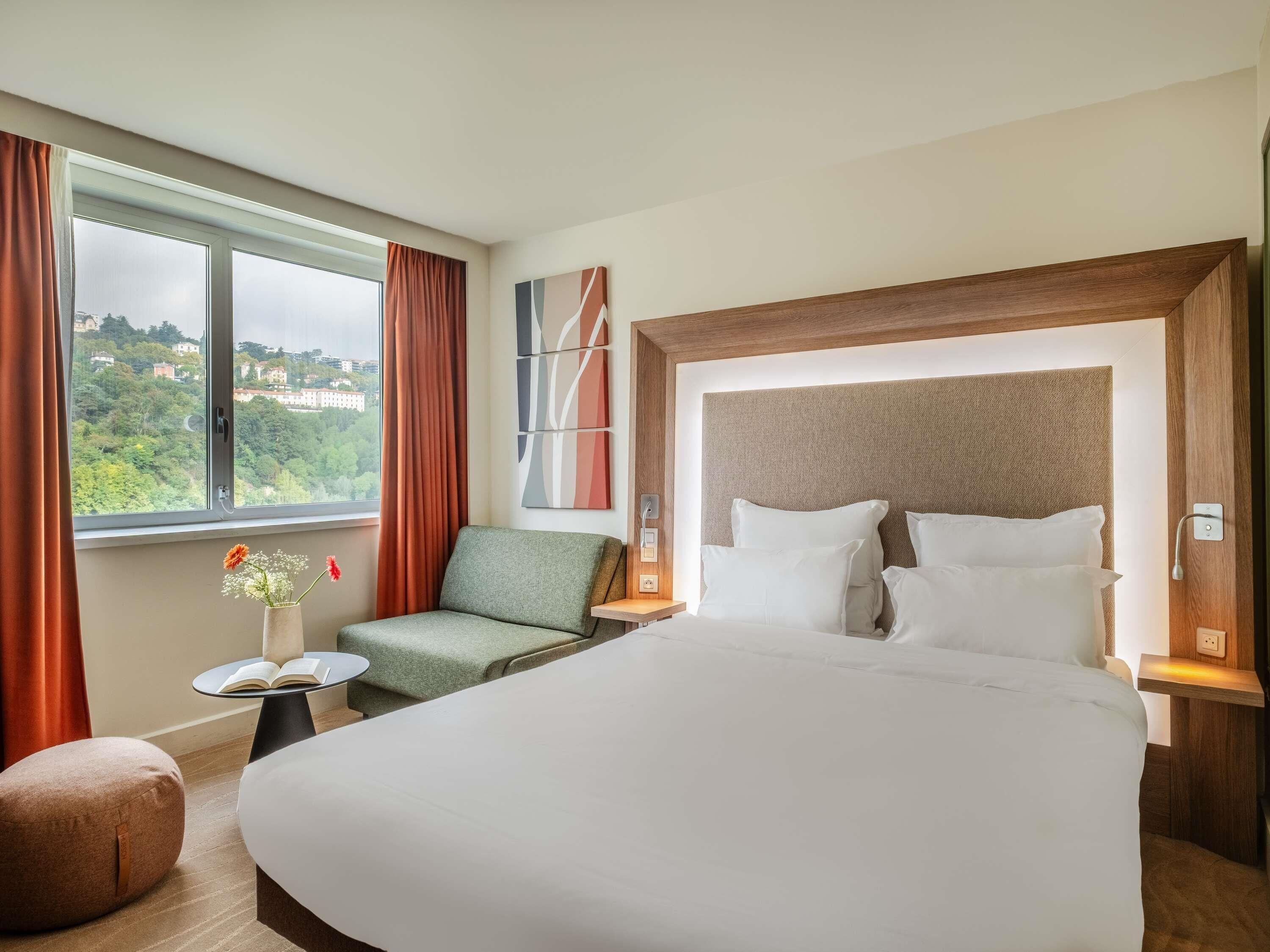 Kamar Eksekutif, 1 Tempat Tidur Double dengan tempat tidur Sofa, pemandangan sungai | 1 kamar tidur, seprai premium, minibar, dan brankas