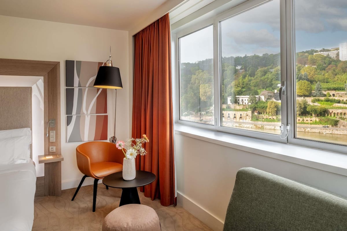 Kamar Eksekutif (with double bed and sofa for 2 person) | 1 kamar tidur, seprai premium, minibar, dan brankas