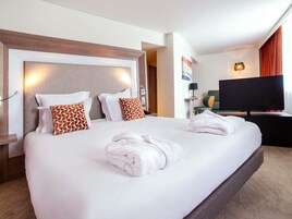 Suite, 1 letto queen (1 Double bed & 1 Double sofa) | 1 camera, biancheria da letto di alta qualità, minibar