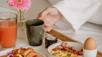 Daily buffet breakfast for a fee