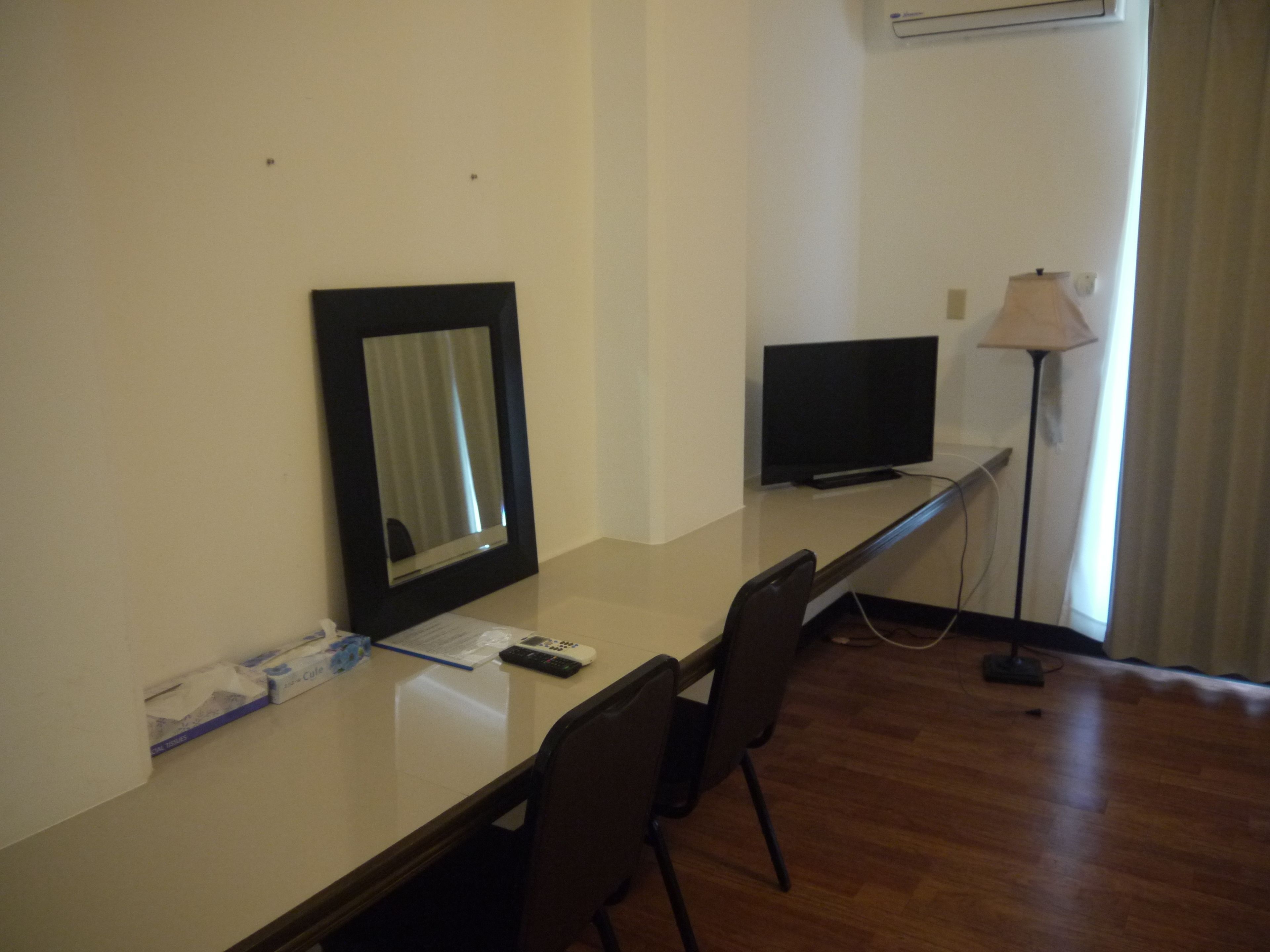 In-room safe, desk, free WiFi