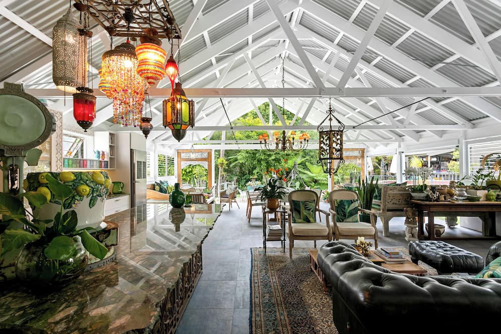 Noosa Valley Manor B&B Retreat