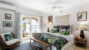 King Ensuite (3) | 1 bedroom, Egyptian cotton sheets, premium bedding, pillowtop beds