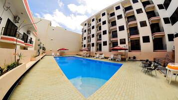 Hồ bơi ngoài trời