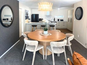 Deluxe Apartment | In-room dining