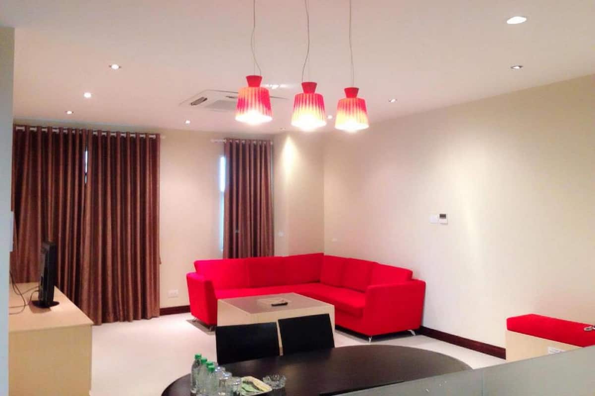 Suite, 2 Bedrooms | Living room
