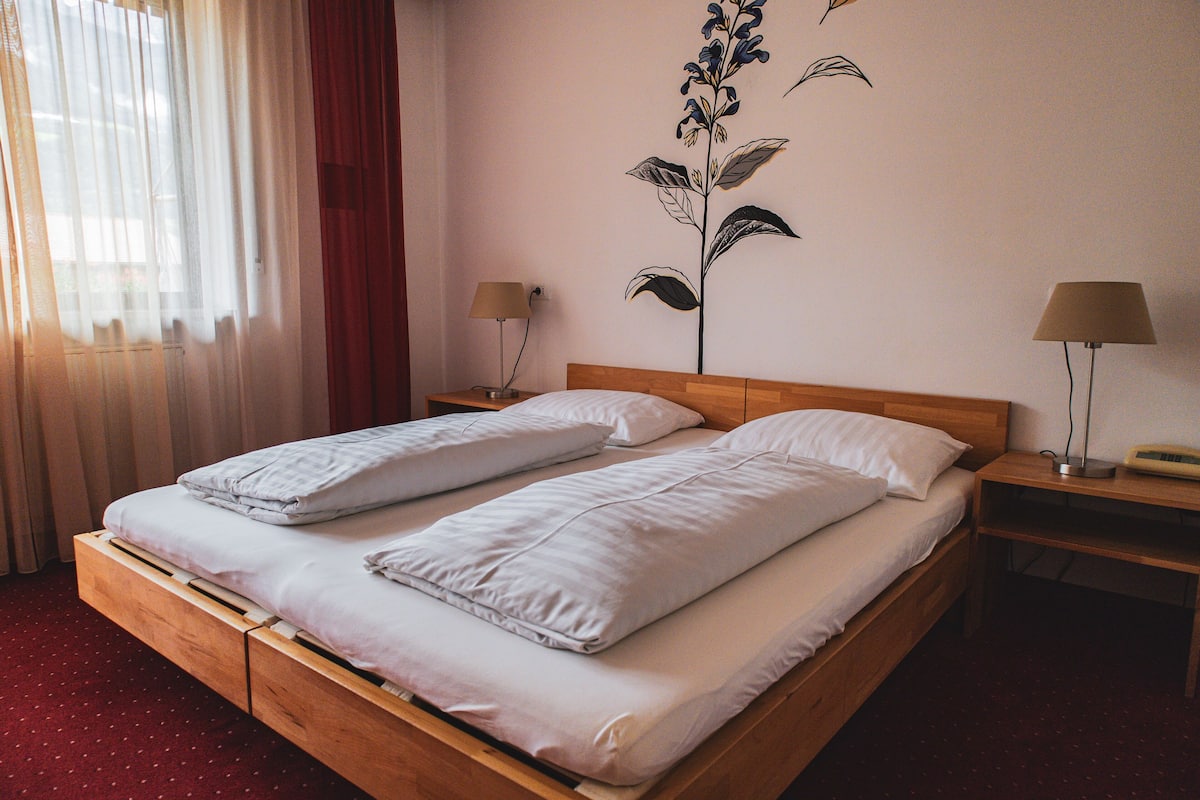Premium bedding, in-room safe, blackout curtains, free WiFi